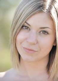 Stephanie Sage Photo 6