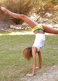 Courtney Simpson Photo 5