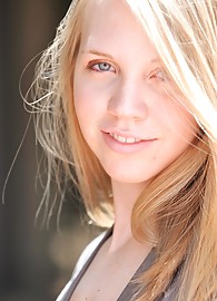Lily Lovejoy Photo 3
