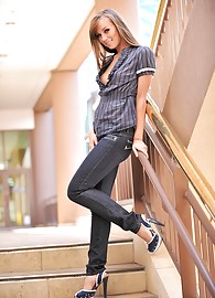 Capri Anderson Photo 8