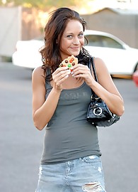 Jessica Valentino Photo 4