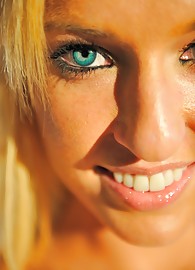 Victoria White Photo 10