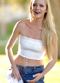 Ashley Roberts Photo 13