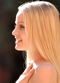 Ashley Roberts Photo 13