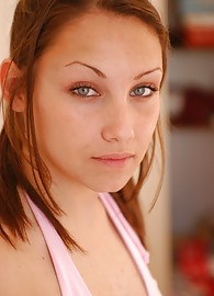 Alicia Angel Photo 4