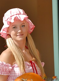 Alison Angel Photo 14