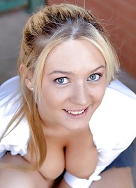 Alison Angel Photo 4