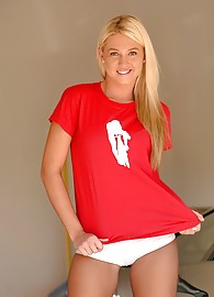 Alison Angel Photo 1