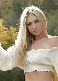 Alison Angel Photo 13