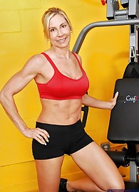 Kelly Estelle Photo 2