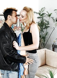 Annette Schwarz Photo 7