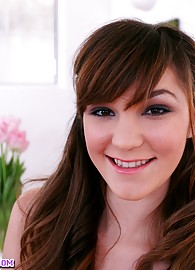 Holly Michaels Photo 2