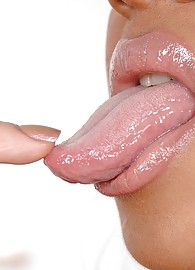 Dunia Montenegro Photo 10