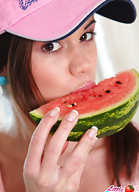 Little Caprice Photo 5