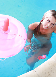 Sabrina Blond Photo 8