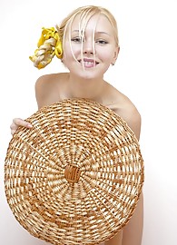 Lovely Anne Photo 15