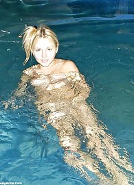 Lovely Anne Photo 13