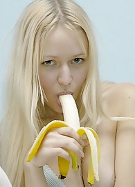 Lovely Anne Photo 10