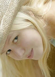 Lovely Anne Photo 14