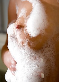 Paulina James Photo 4