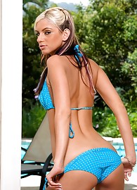 Christine Alexis Photo 5