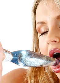 Zoe McDonald Photo 10