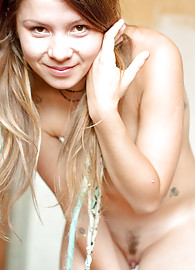Emily 18 Photo 14