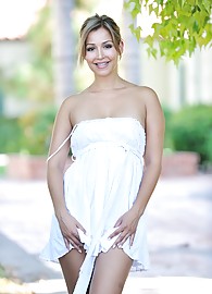 Piper Austin Photo 10