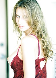 Paulina Presley Photo 2