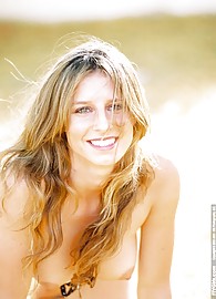 Paulina Presley Photo 15