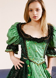 Kristina Fey Photo 4