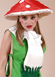 Kristina Fey Photo 4