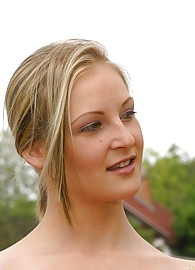 Elle Alexandra Photo 15