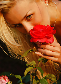 Liza Benson Photo 15