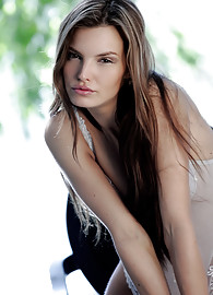 Suzie Carina Photo 3