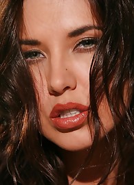 Zoe Britton Photo 11