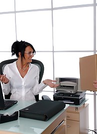 Alektra Blue Photo 1