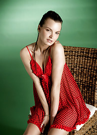 Suzie Carina Photo 2