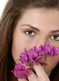 Olivia La Roche Photo 9