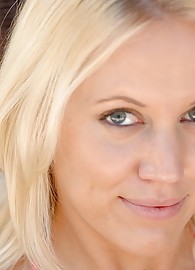 Kacey Villainess Photo 13