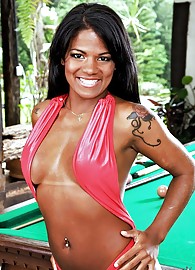 Emily Brasil Photo 1