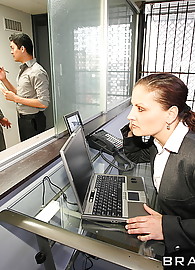 Nikita Von James Photo 8