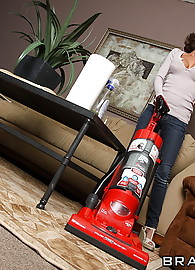 Veronica Avluv Photo 6