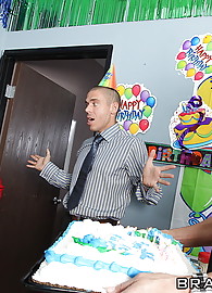 Jenaveve Jolie Photo 6