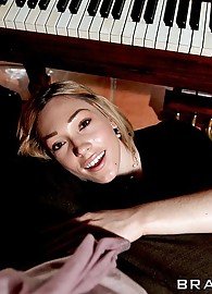 Lily LaBeau Photo 11