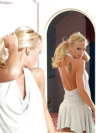 Stella Stevens Photo 15