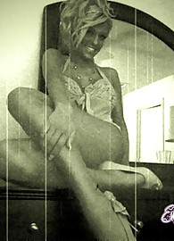 Ember Reigns Photo 5