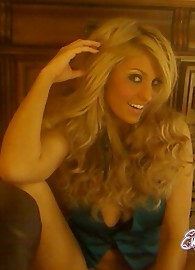 Ember Reigns Photo 3