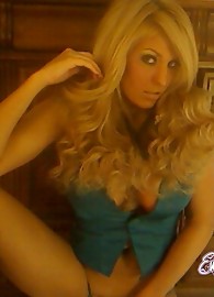 Ember Reigns Photo 6