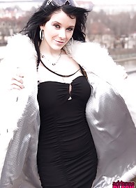 Adrianne Black Photo 7